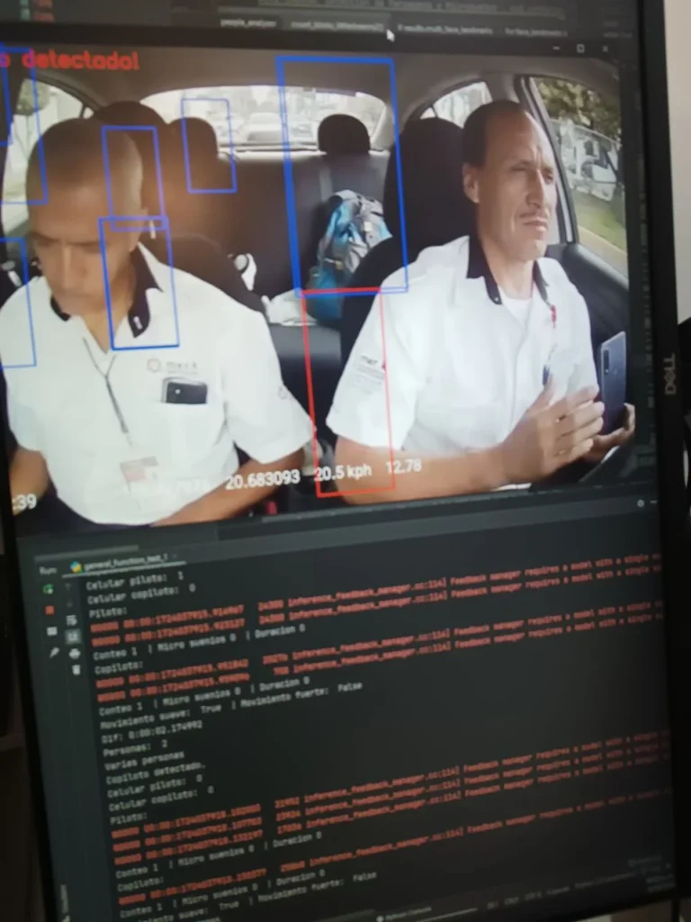 Software de inteligencia artificial analizando reconocimiento de voz, comportamiento y detección de objetos en tiempo real.